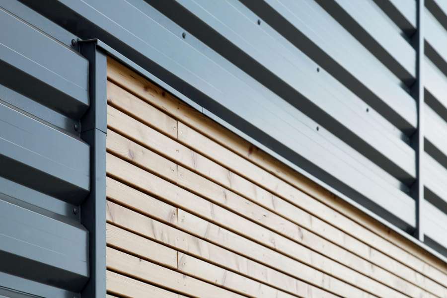 Kreativ facadeløsning med stål og træ, Bahnhofstraße 15, 21698 Bargstedt